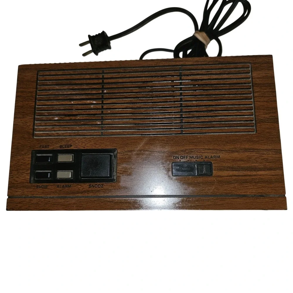 Vintage General Electric AM/FM Digital Clock Radio Walnut Grain 7-4640D analog